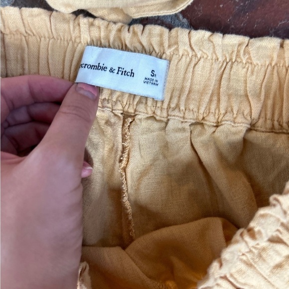 Abercrombie and Fitch Linen Blend Tie Crop Top and Wide Leg Pant Set - Picture 3 of 4